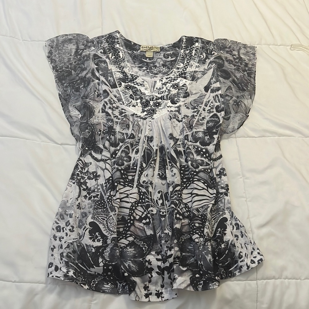 Beautiful blouse for the summer with embroidery and shiny accents around neck.